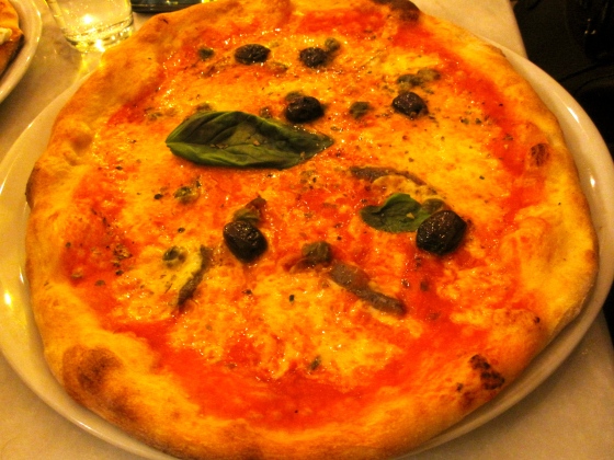 Koen's Napoli pizza: tomato sauce, mozzarella, anchovies, capers, and Taggiasca olives
